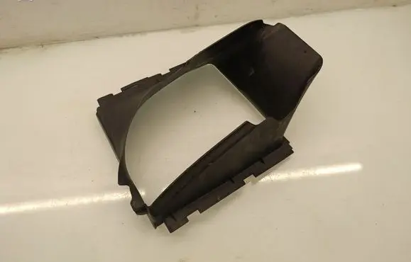 Volkswagen Touareg I Intercooler air channel guide 7L6117335