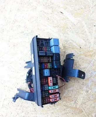 Mercedes-Benz R W251 Fuse module A1645403072 YAP29291 13607554