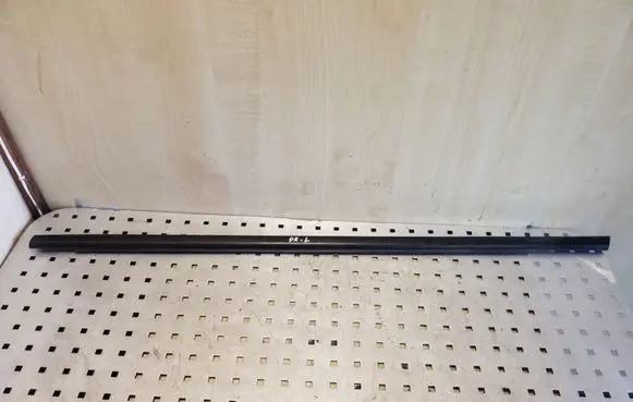 Front door glass trim molding