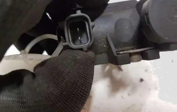 Toyota RAV 4 (XA30) Vacuum valve 258190R011
