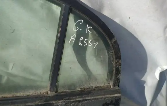 Rear vent window glass