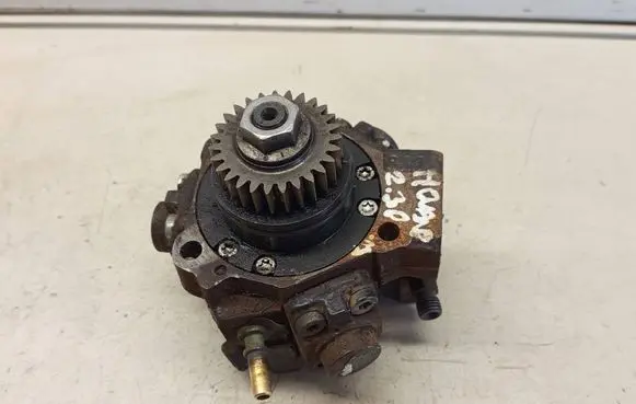 Opel Movano B Fuel injection high pressure pump 167002972R 1316969 0445010250