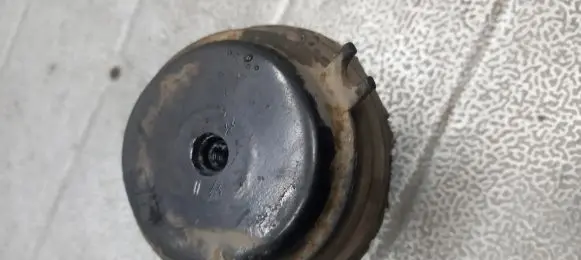 Volkswagen Caddy Engine mounting bracket