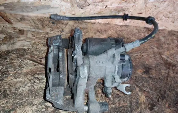 BMW 2 F45 Rear brake caliper 6798957