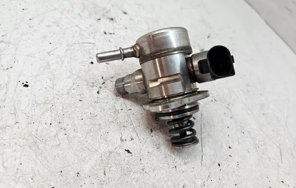 Skoda Superb B8 (3V) Fuel injection high pressure pump 05E127027