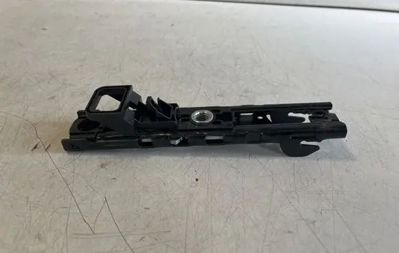 Audi Q7 4M Seat belt adjustment rail 4M0857819