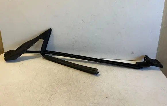 BMW i4 Rubber seal front door window/glass 7482950