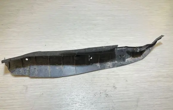 Suzuki Swift I Fender end trim 7235263J0