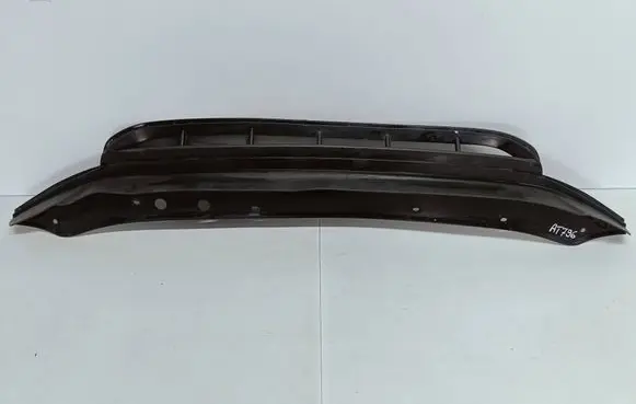 Front bumper lip