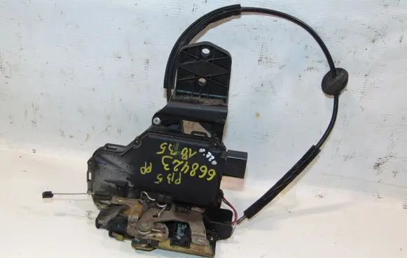 Volkswagen PASSAT B5 Front door lock 6X1837014H