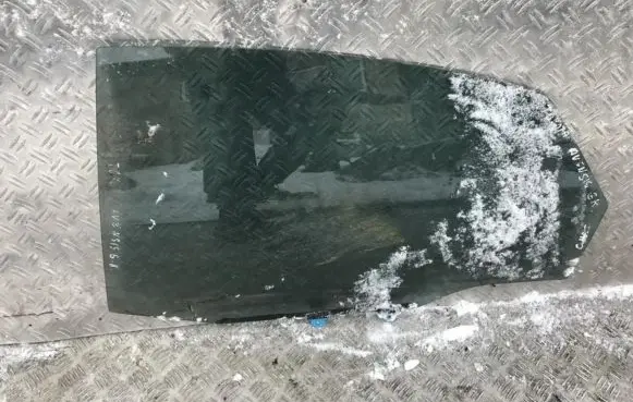 Rear door window glass