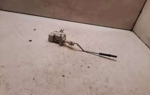 Fuel tank cap lock motor