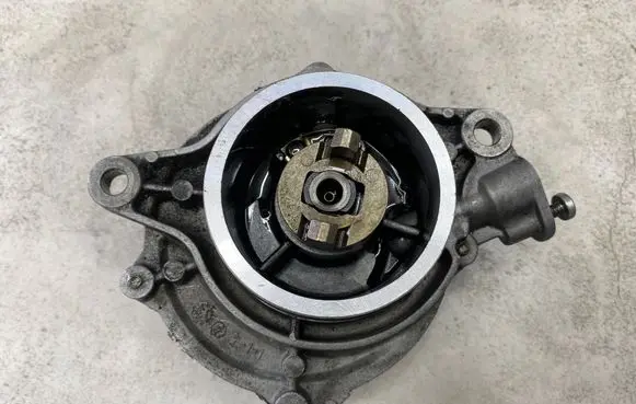 BMW 3 E46 Vacuum pump 72817601B 7787366C