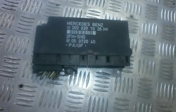 Mercedes-Benz C W202 Door control unit/module 2028201026 05072040