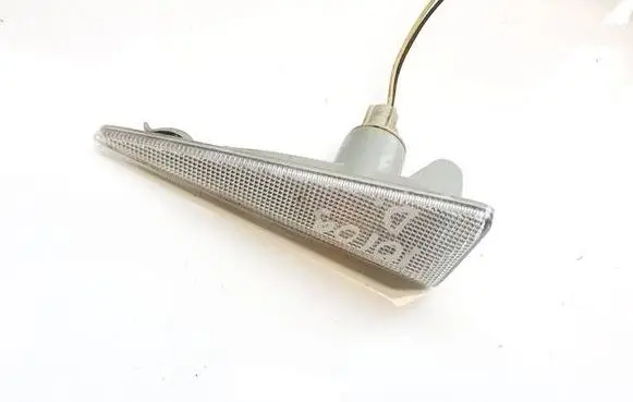 Front fender indicator light