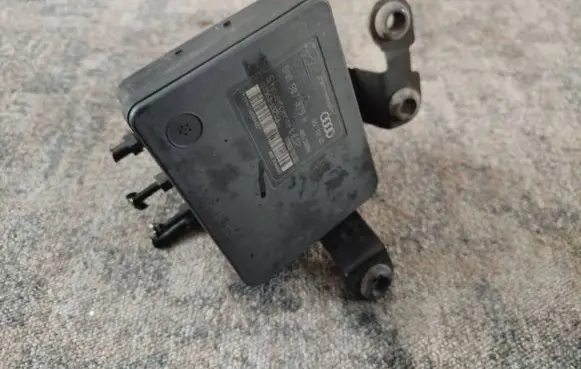 Audi TT Mk1 ABS Pump 8N0907379H 00000705D0 10096003253