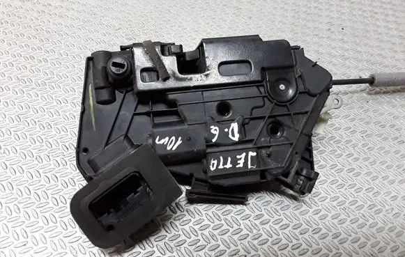 Volkswagen Jetta VI Rear door lock 5K4839016G