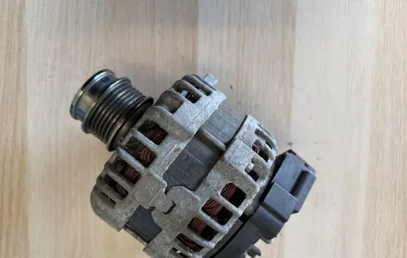 Audi A1 Generator/alternator 04B903023D
