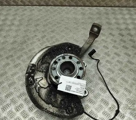 Mercedes-Benz C W205 Front wheel hub A2053322100 A2052100