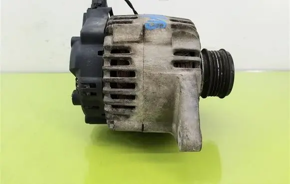 Hyundai i30 Generator/alternator 373002A110