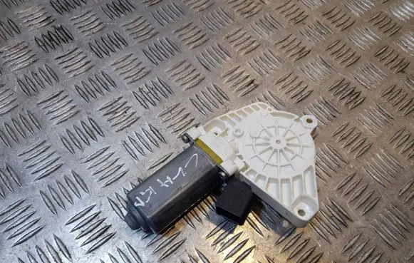 Mercedes-Benz CLA C117 X117 W117 Front door window regulator motor 0536010604