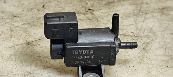 Lexus IS 220D-250-350 Turbo solenoid valve 258600R010 72828606