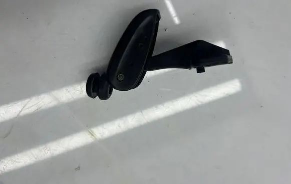 Isuzu D-Max Rear door window winding handle 
