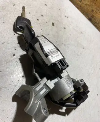 Toyota Yaris Ignition lock 450200D01