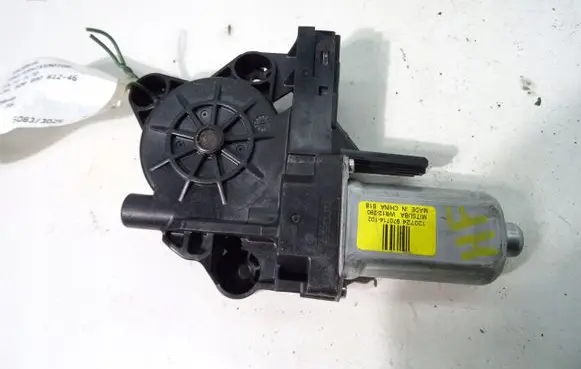 Volvo V70 Front door window regulator motor 970714102