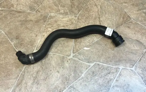 Mercedes-Benz CLS C219 Engine coolant pipe/hose A2118300496
