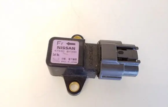 Nissan X-Trail T30 ESP acceleration yaw rate sensor 479308H300