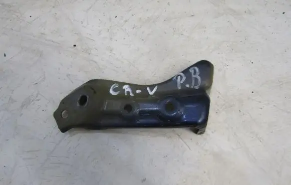 Honda CR-V Fender mounting bracket