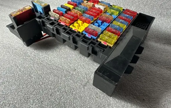 Audi A8 S8 D2 4D Fuse module 4D0941824