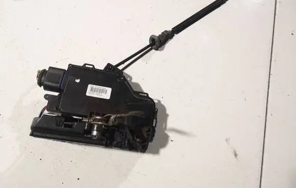 Skoda Octavia Mk2 (1Z) Front door lock 