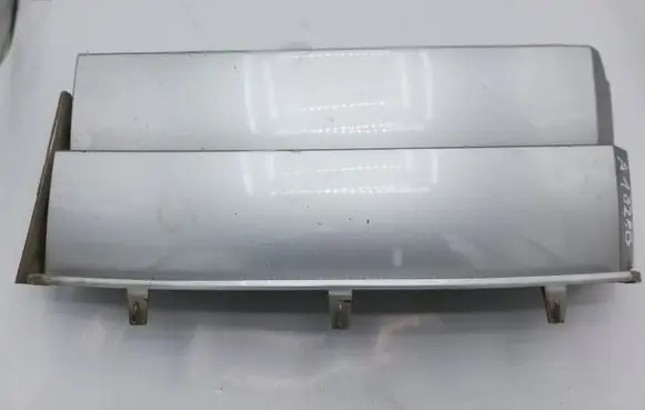 Land Rover Range Rover L322 Fender grill 51137026900