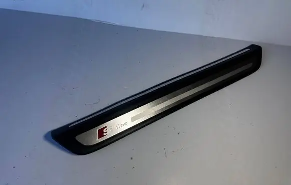 Audi Q5 SQ5 Front sill trim cover 8R0853374C