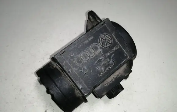 Volkswagen PASSAT B5 Mass air flow meter 074906461
