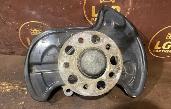Mercedes-Benz C W204 Front wheel hub