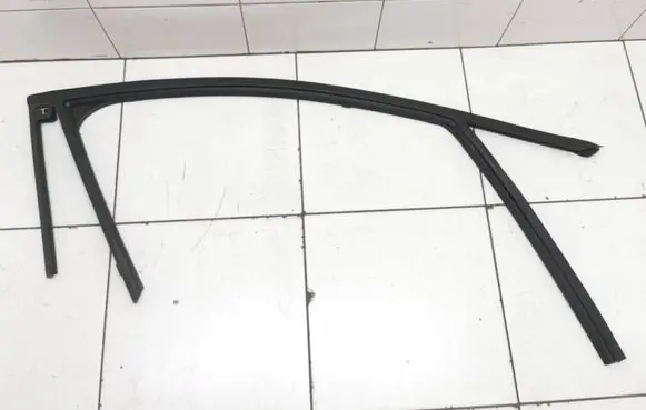 Ford Mustang Mach-E Front door window/glass frame Lj8br21510a