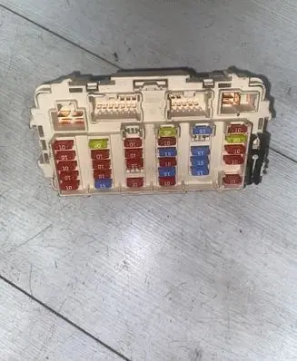 Nissan X-Trail T30 Fuse module A1501