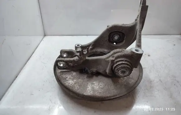 Rear wheel hub