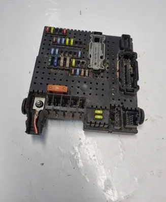 Volvo S60 Fuse module 30728512 28017881
