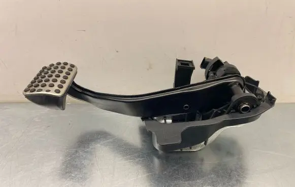 Mercedes-Benz EQC Brake pedal A2052920515