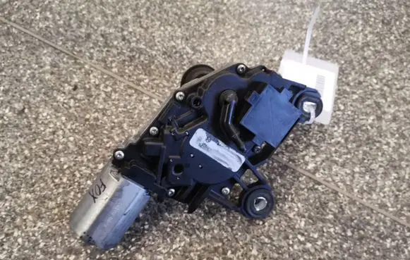 Volkswagen Fox Rear window wiper motor