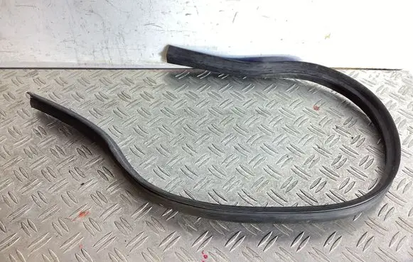 Mercedes-Benz S W221 Engine compartment rubber A2216280098