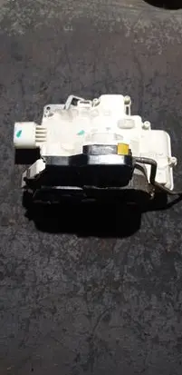 Audi A3 S3 8P Rear door lock 4F0839015