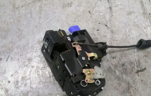 Seat Ibiza III (6L) Front door lock