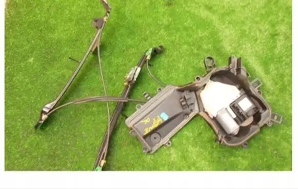 Seat Leon (1P) Front door window regulator with motor