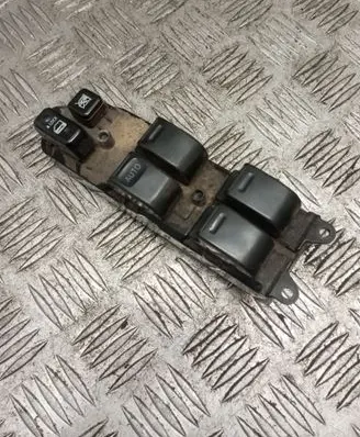 Toyota Prius (XW20) Electric window control switch 8482047050