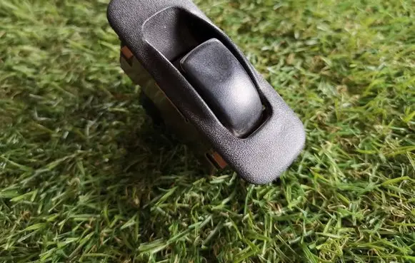 Mitsubishi Carisma Electric window control switch